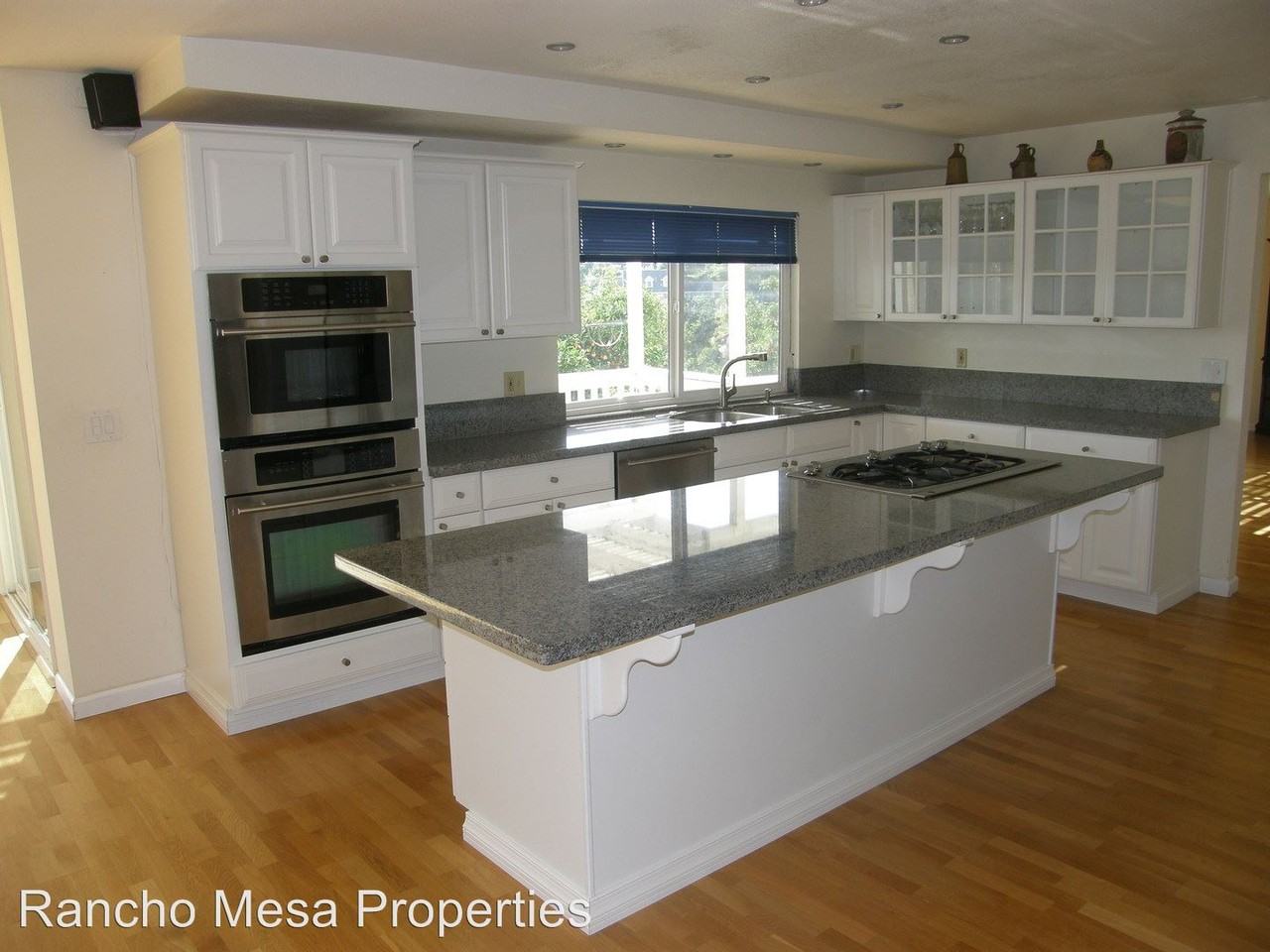 3337 Ryan Dr - Photo 3 of 10