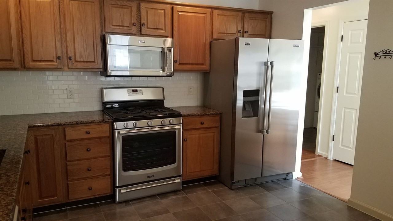 496 Hillside Dr - Photo 3 of 19