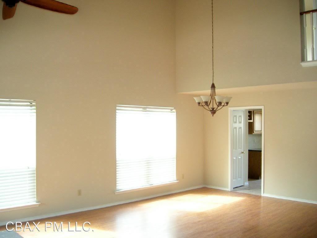 1832 Hamilton Dr - Photo 3 of 13