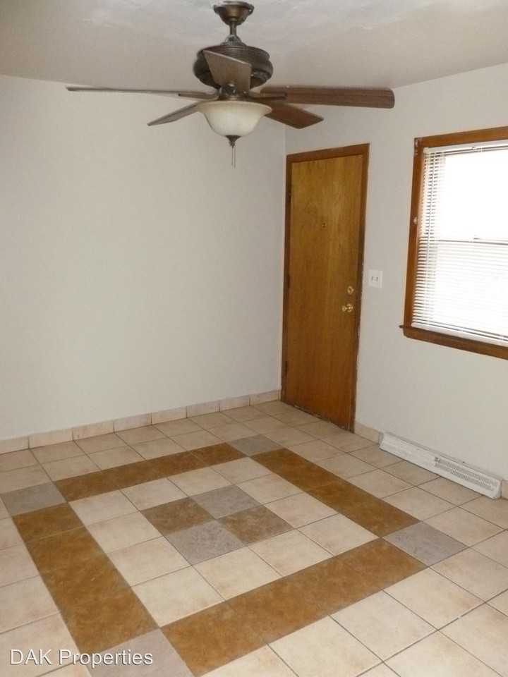 8716 W Lancaster Ave - Photo 3 of 11