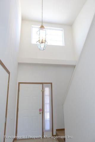 1195 Westminster Ln - Photo 2 of 17