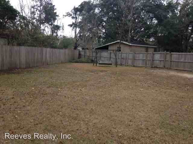 1374 Yorktowne Ct - Photo 3 of 5