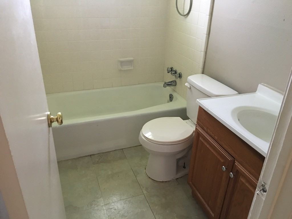 127 Hawkins St - Photo 3 of 10