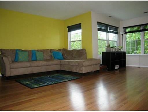 112 Pennsylvania Way - Photo 3 of 10