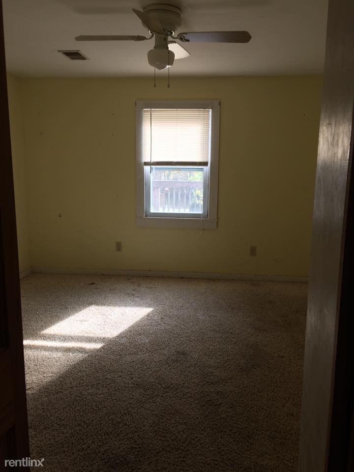 313 W High St - Photo 3 of 10