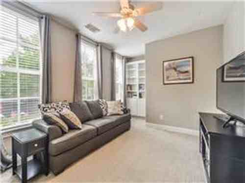 34 Shell Port Square - Photo 3 of 8