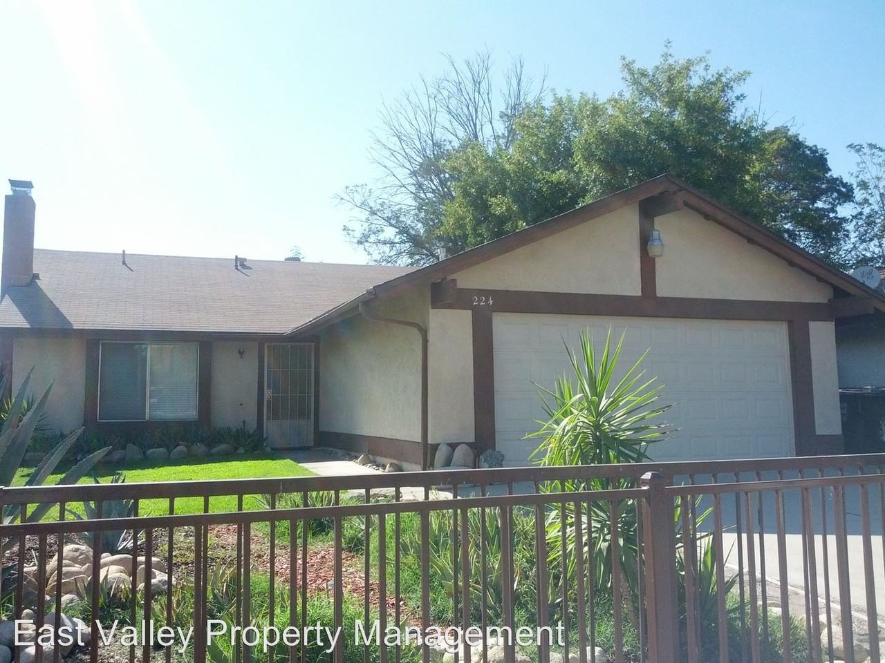 224 S Golden Ave - Photo 2 of 9