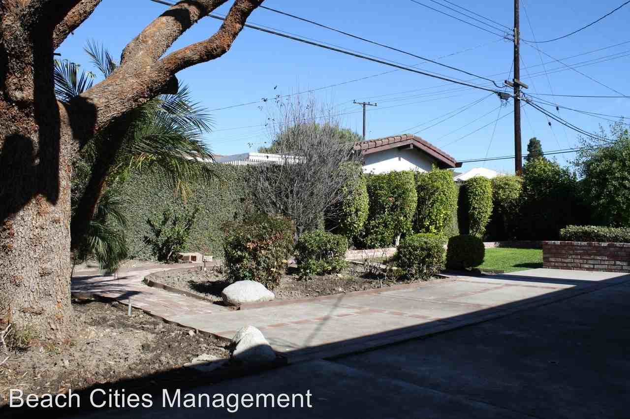 5571 Ludlow Ave - Photo 3 of 8