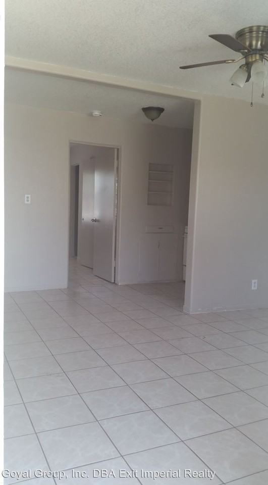 212 B St - Photo 3 of 8