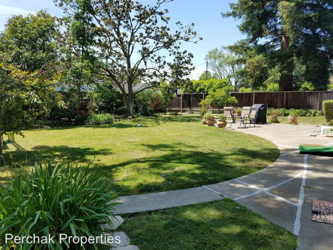 55 Karen Ln - Photo 2 of 9