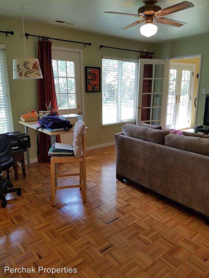 55 Karen Ln - Photo 3 of 9