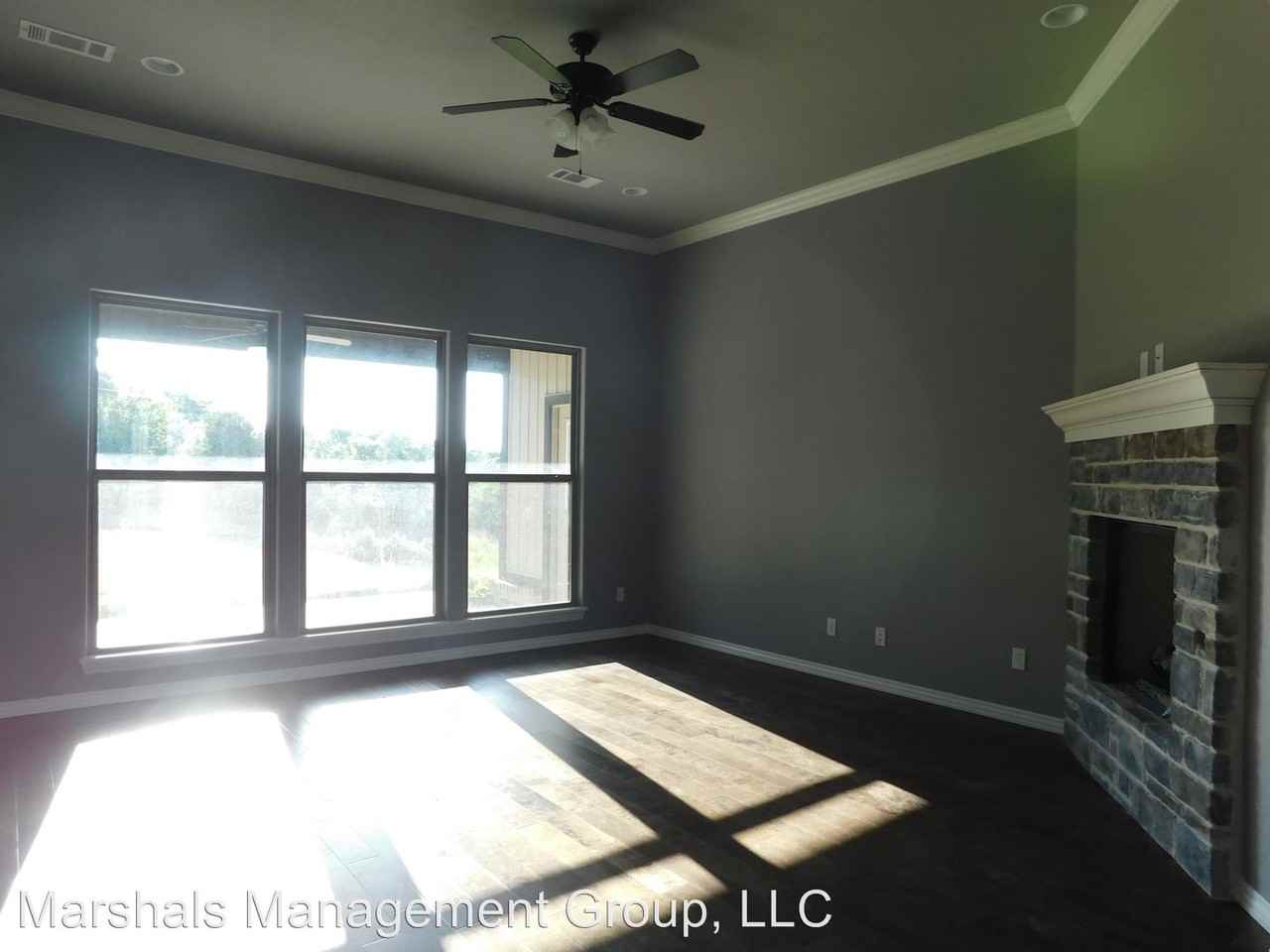 1079 Eastern Hills Dr - Photo 2 of 15