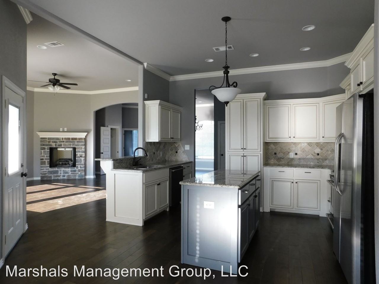 1079 Eastern Hills Dr - Photo 3 of 15
