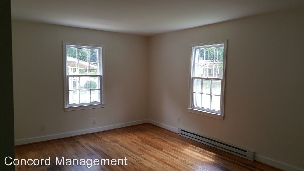 402 Shaw St - Photo 2 of 4
