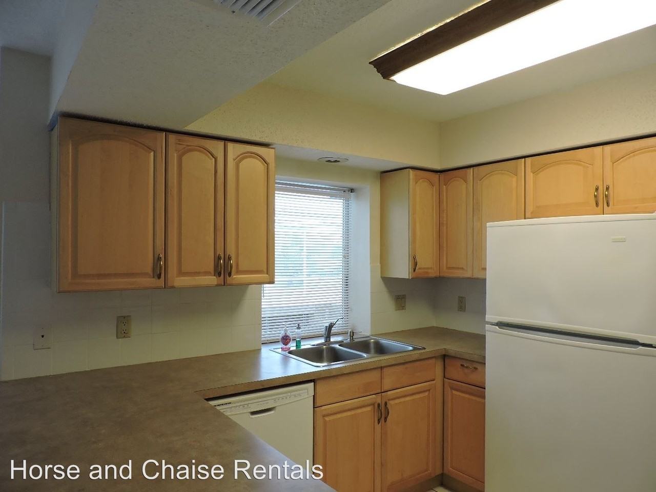 418 Englewood Isles Pkwy - Photo 3 of 12