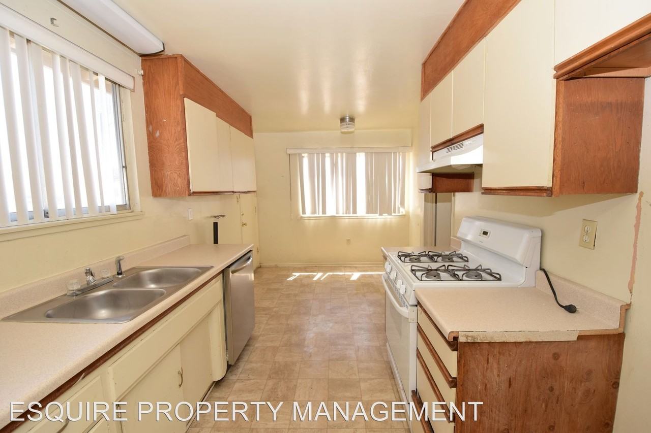 3005 S E St - Photo 2 of 3