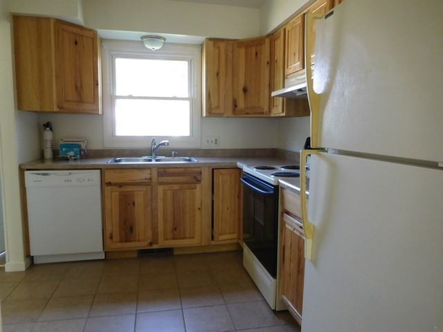 144 Marsh Dr - Photo 3 of 11