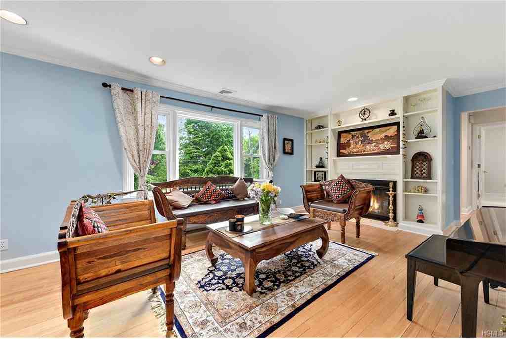 187 Croton Ave - Photo 3 of 20