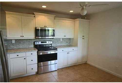 1243 Hampton Blvd #13 - Photo 2 of 7