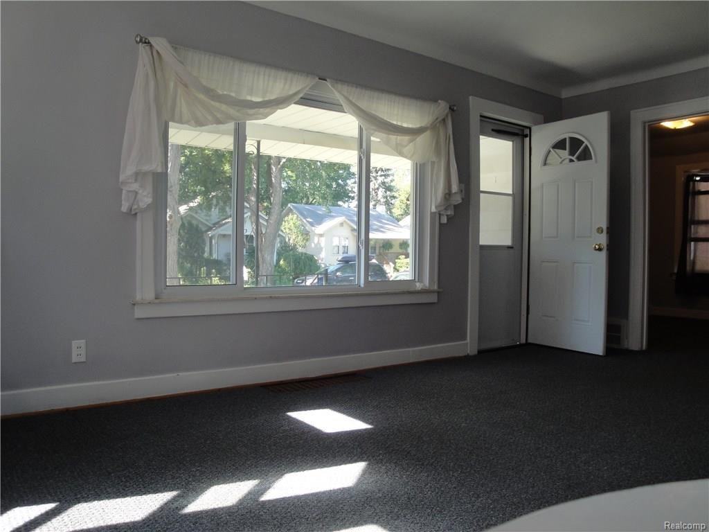 16260 Kirkshire Ave - Photo 2 of 9