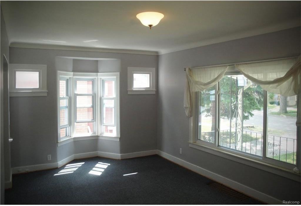 16260 Kirkshire Ave - Photo 3 of 9