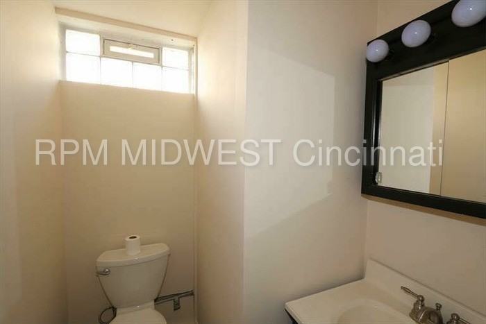 8365 Chesswood Dr - Photo 2 of 11