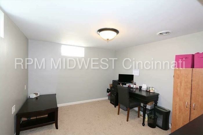 8365 Chesswood Dr - Photo 3 of 11