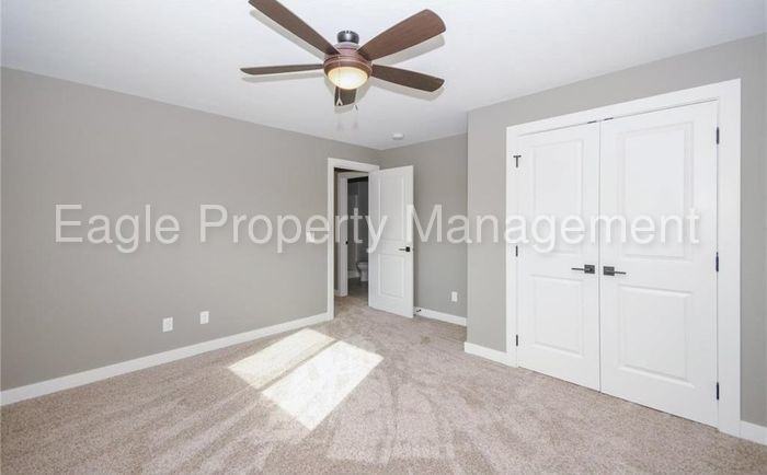 405 Ascot Ln - Photo 2 of 29