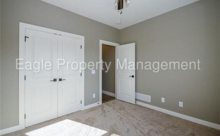 405 Ascot Ln - Photo 3 of 29
