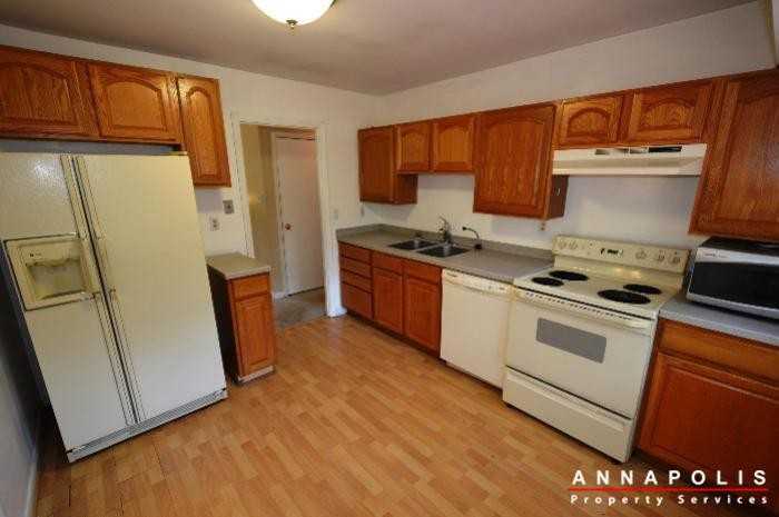 1049 Tudor Dr - Photo 3 of 32