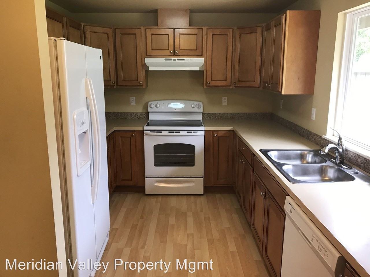 818 E Dean St - Photo 3 of 12