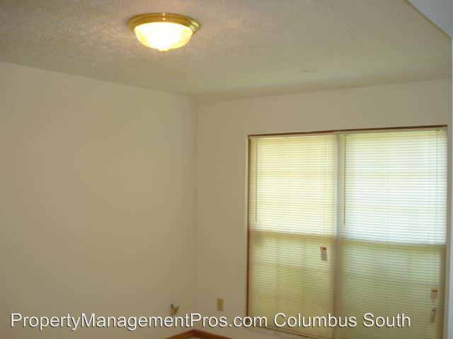 5717 Newington Dr - Photo 3 of 38