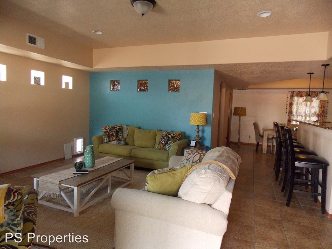 11032 Del Carmen St NW - Photo 3 of 12