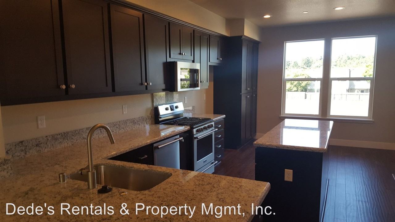 441 Kyle Ct - Photo 3 of 18