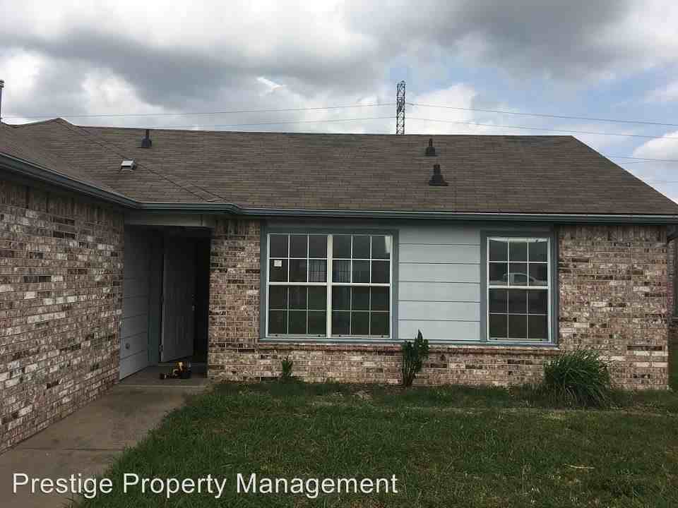 9911 N 43th E Ave - Photo 2 of 33