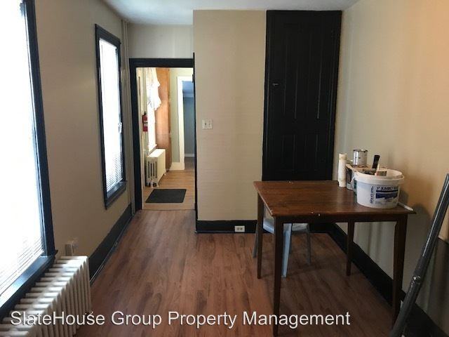 715 Moss St - Photo 3 of 8