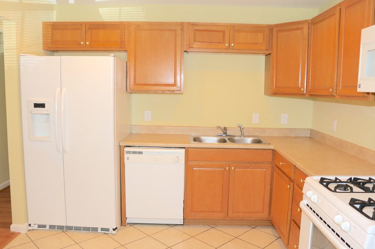 3495 Castle Hill Dr - Photo 3 of 9