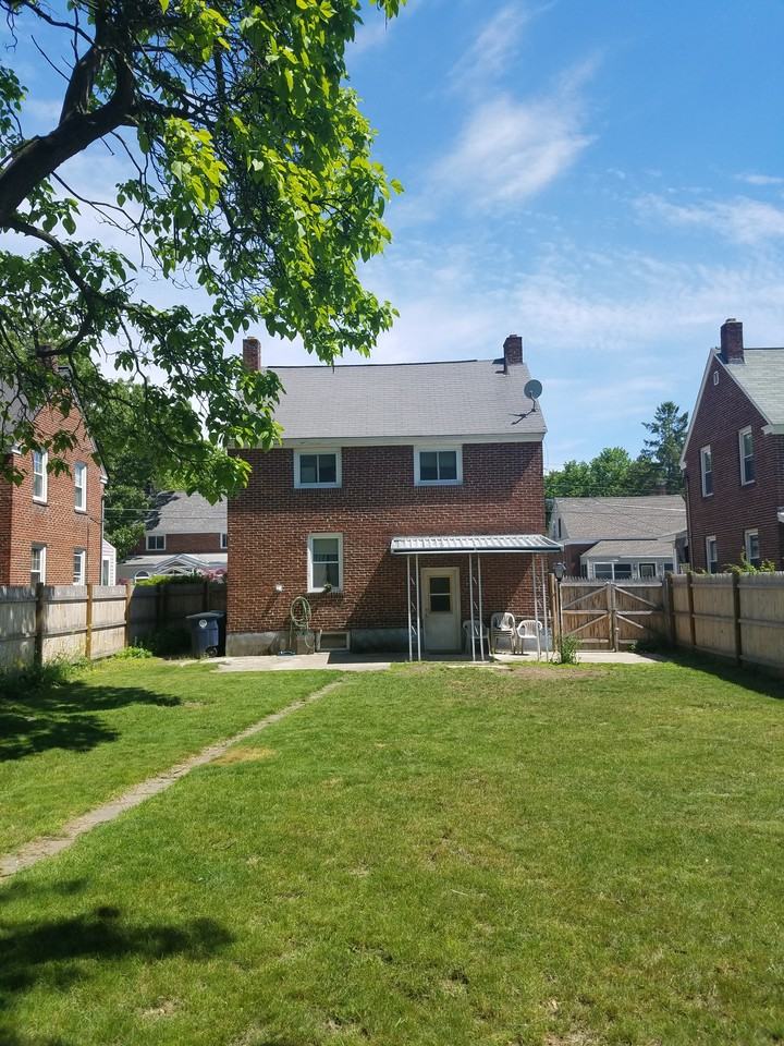 20 Grand Ave - Photo 2 of 9