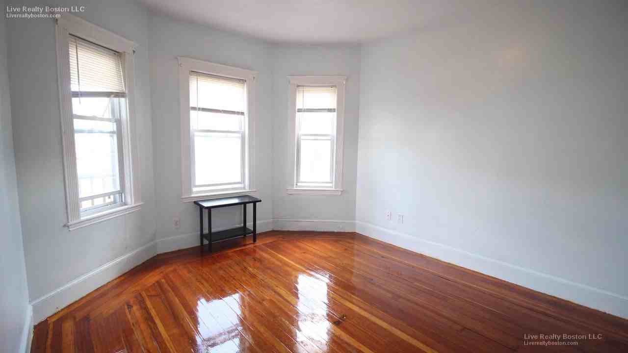 55 Litchfield Street - Photo 2 of 2