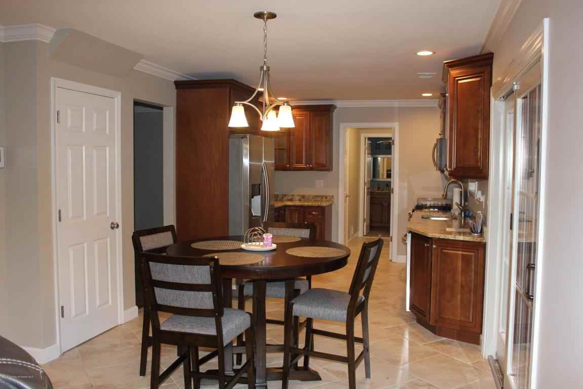 6 Peter Pl - Photo 2 of 12