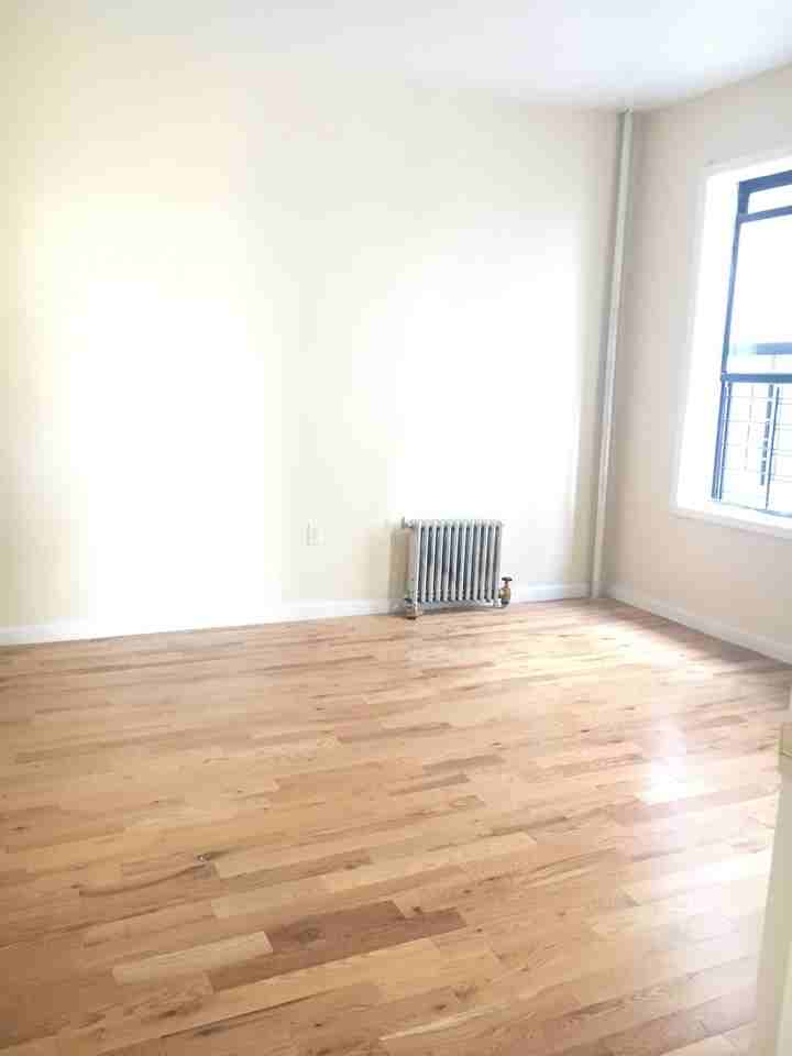 Nagle Ave & Thayer St #E2