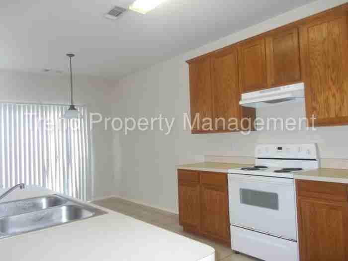 308 Chase Hill Ln - Photo 3 of 7