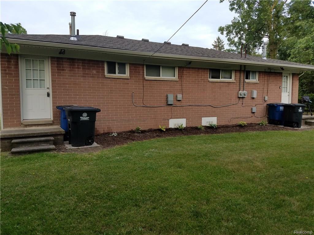 6023 Globe Ave - Photo 3 of 10