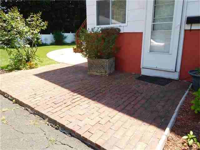 24 Govan Dr - Photo 2 of 10