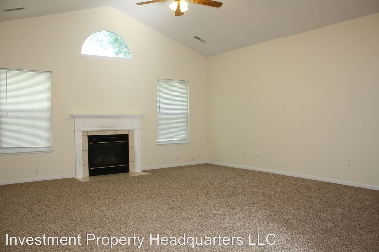 213 Divot Dr - Photo 3 of 11