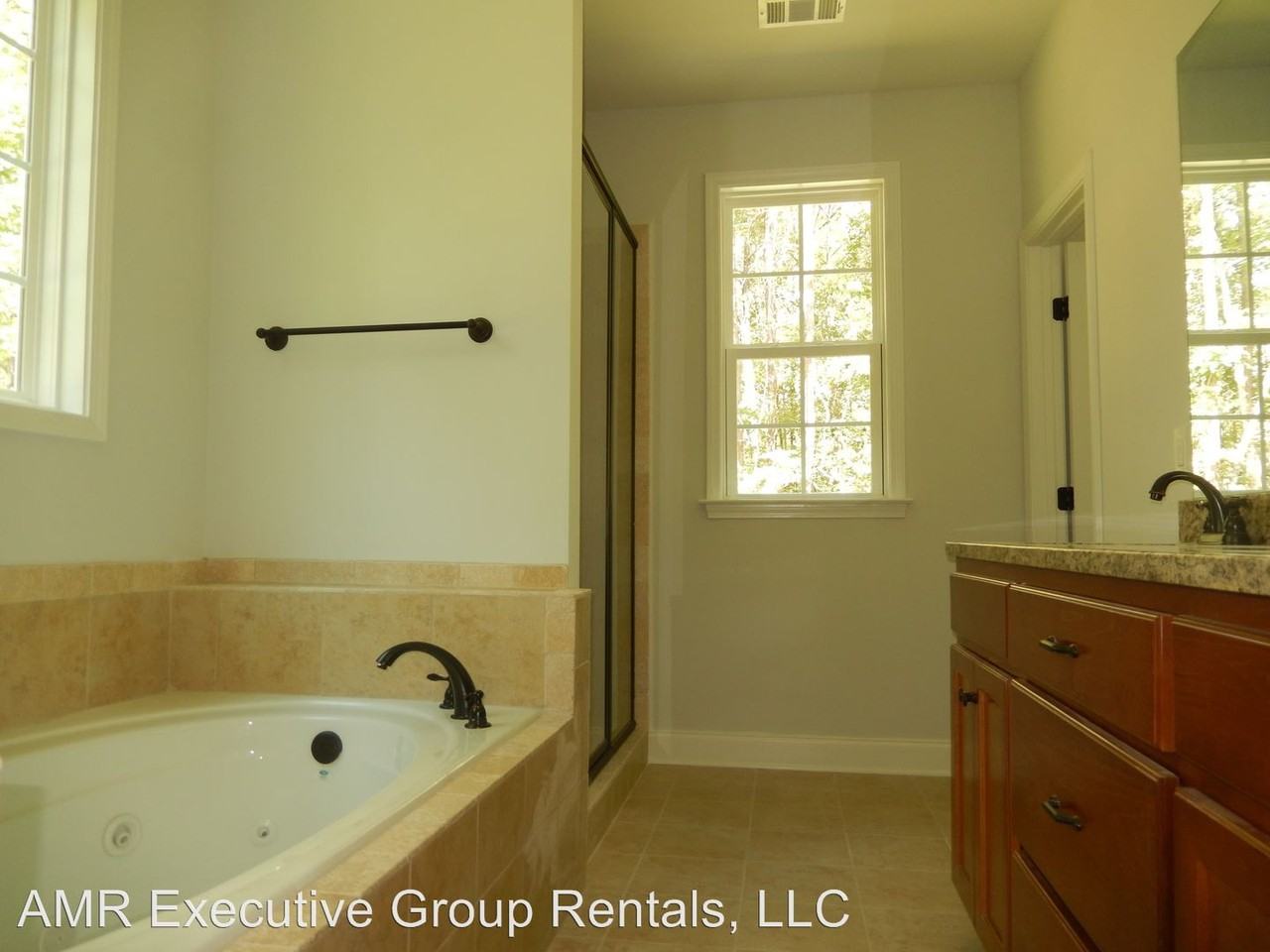 1013 Green Ridge Rd - Photo 3 of 12