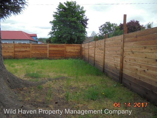 337 NE D St - Photo 2 of 7