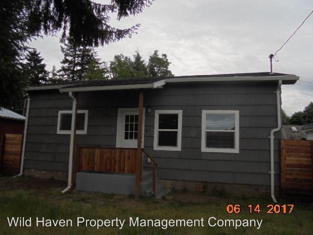 337 NE D St - Photo 3 of 7