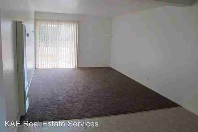 CYPRESS ROYALE 25341 CYPRESS AVE. - Photo 2 of 5