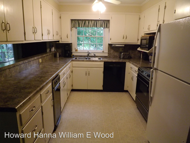 302 Whitehall Rd - Photo 3 of 8